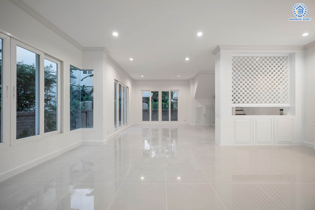 บ้านมือสองตกแต่งใหม่ โครงการ คาซ่าแกรนด์ รัตนาธิเบศร์-ราชพฤกษ์ บ้านเดี่ยวจากแบรนด์ Q.House เนื้อที่ 70 ตร.ว. ฟังก์ชัน 3 ห้องนอน 4 ห้องน้ำ 1 ห้องแม่บ้าน จอดรถได้ถึง 2 คัน พร้อม Facilities ครบครัน บนทำเลเดินทางสะดวก ติดถนนราชพฤกษ์ ใกล้เซ็นทรัลเวสต์เกต และรถไฟฟ้าสายสีม่วง "สถานีบางรักใหญ่"